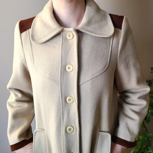 100% wool beautiful vintage 1970s 1980s beige coat with brown details. - Picture 2 of 16